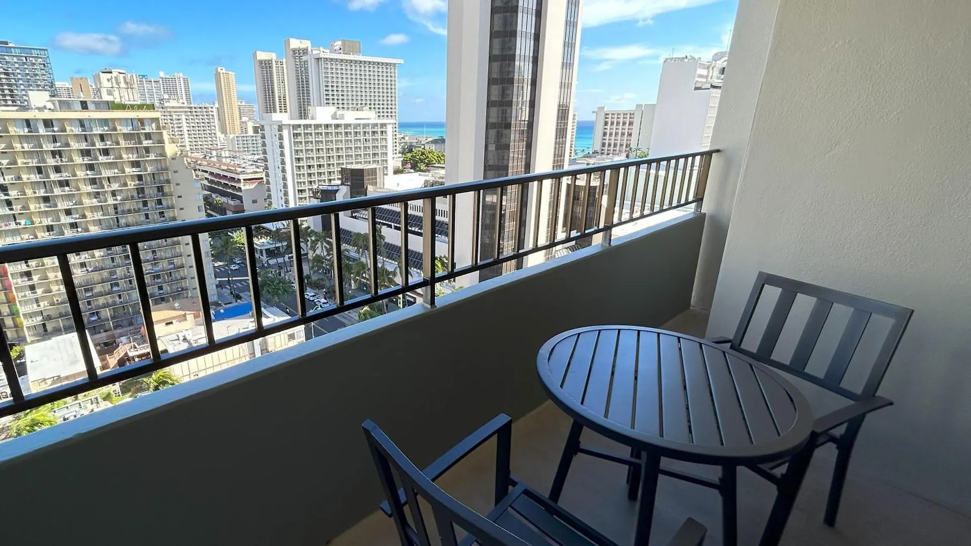 Royal Kuhio 1713 - Spacious Studio With Stunning City Views In The Heart Of Waikiki! Honolulu